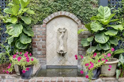 Image de Hébergement de luxe, magnifique jardin sur la place Monterey