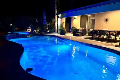 Image de Retraite de luxe dans le désert avec piscine privée près d'El Paseo