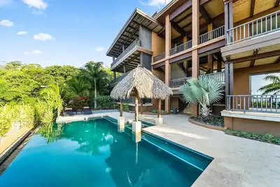 Image de Condo haut de gamme et spacieux de 4 chambres Ă Playa Ocotal!