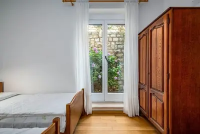 Image de Appartement de deux chambres avec la terrasse Rabac, Labin (A-17739-b)