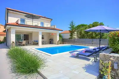 Image de Maison de vacances Malinska pour 1 - 7 personnes avec 3 chambres à coucher - Maison de vacances