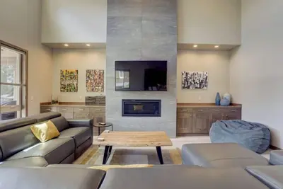 Image de Deschutes River Luxury Brand New 5 Br, Bain Ă remous, Firepit