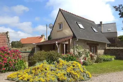 Image de Maison de caractère en pierre à 500 m de la mer sur la côte de granit rose