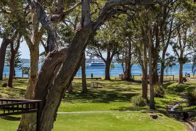 Image de 28 'Bay Parklands', 2 Gowrie Ave - piscine, tennis + vue imprenable
