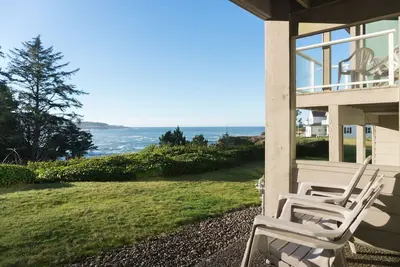 Image de Des vues spectaculaires attendent ceux qui visitent cette unité de rez-de-chaussée à Depoe Bay!