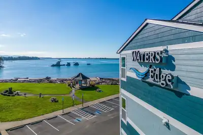 Image de Dernier étage condo front w w / accès facile aux vagues à Lincoln City, Or!