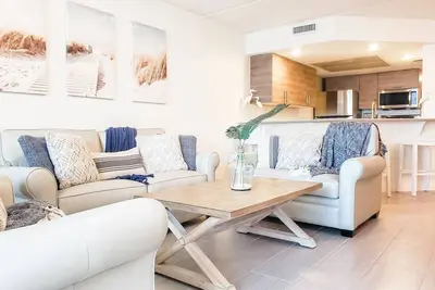 Image de Sandpiper Place Oceanfront Condo - Heated Saltwater Pool Incredible Sunrises