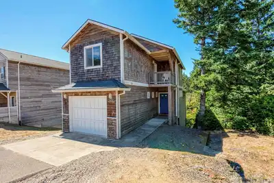 Image de maison isolée à Oceanside avec de beaux intérieurs 5 pâtés de maisons de la plage!