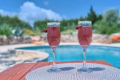 Image de Cottage Lost Paradise - 3 maisons en pierre entourées d'un jardin de 3000 m2 avec piscine chauffée