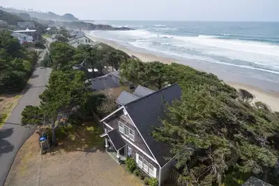 Image de Belle maison en bord de mer à Depoe Bay w / bain à remous et un accès direct à la plage!