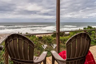 Image de Expérimentez RidgeTop, une maison en bord de mer acceptée pour animaux de compagnie avec des vues épiques d'Oregon!