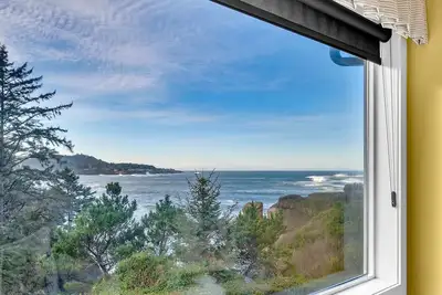 Image de Vues spectaculaires sur l'océan depuis la thérapie au sel dans le «port de Depoe Bay»