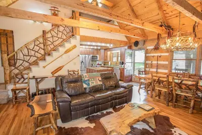 Image de Cabane 3br, Accès au lac \/ à l'étang, Bain à remous, Billard, Suite King, Animaux admis