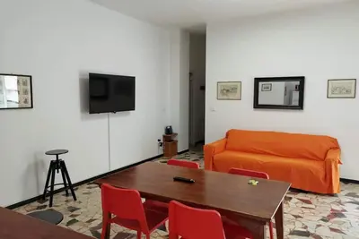 Image de Appartement indépendant de 6 chambres près de la mer avec Chiavari, pratique pour 5 terres