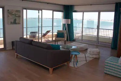 Image de « Retour de Plage » 🌅, spacieux et lumineux vue mer.