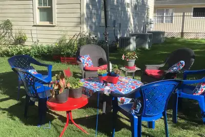 Image de Olive's Secret Garden, à 12 pâtés de maisons du stade