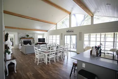 Image de Magnifique \"5 étoiles\" Harbour Lakehouse récemment rénové sur le lac Cedar Creek