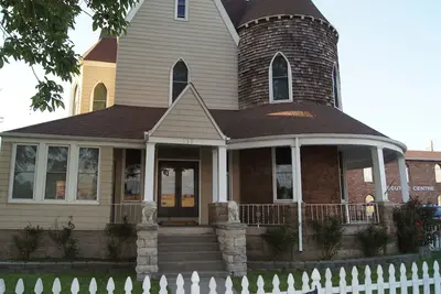 Image de Historique 130 ans près du centre-ville de Sedalia - idéal pour les familles ou les groupes