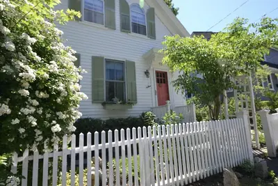 Image de Pittoresque Rockport Queen Anne Cottage