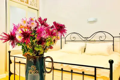 Image de Un appartement avec une chambre