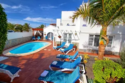 Image de Villa Destino 5 étoiles - Quatre chambres, 3 salles de bain, piscine au sel chauffée à l'électricité \/ solaire