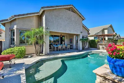 Image de Nouveau! Maison familiale avec piscine sur le parcours de golf Legacy!