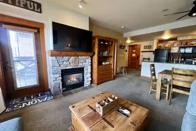 Image de Village Lodge Gem - Condo de 2 chambres avec accès direct aux pistes