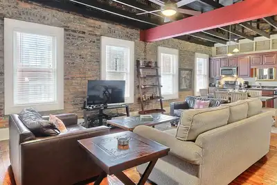 Image de Emplacement! Emplacement! Emplacement! Ce merveilleux Loft Broughton Street a tout.