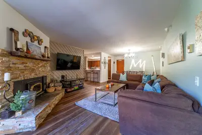 Image de Superbe Double Master Suite, 3 Spas & Parking