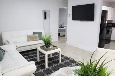 Image de # 1 Fll · 2br / 2ba❀Near Fll Beach, Nightlife & Airport