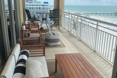Image de Mandalay Beach Club Luxury Condo sur la plage