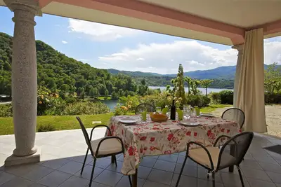 Image de Confortable appartement de 3½ pièces avec 2 salles de bains et belle vue sur le lac