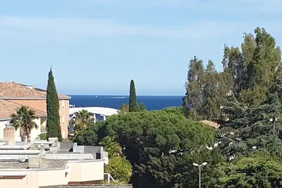 Image de Studio avec Piscine, Parking et Terrasse à Sainte-Maxime