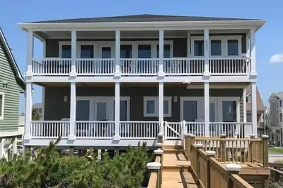 Image de Oceanfront - Piscine chauffée - Ascenseur - Cheminée!