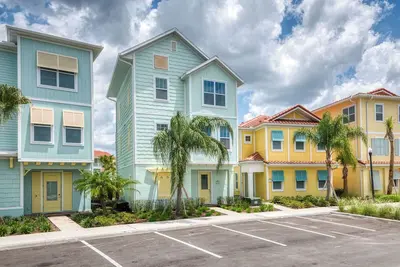 Image de Margaritaville Orlando Cottages - Près de Disney, navette gratuite pour les parcs thématiques<br>3kk, 1qq, 2tt, 6 lits, 5. 5 salles de bain