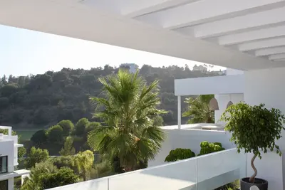 Image de Luxueux Penthouse contemporain de 3 chambres avec vue imprenable sur la mer et le golf! ! !