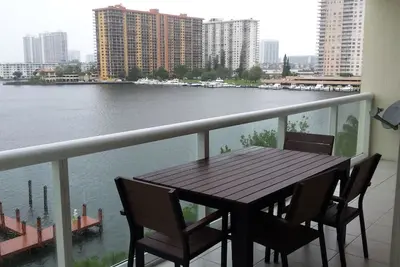 Image de Condo à louer, Sunny Isles Beach Floride (Golden Bay Club)