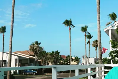 Image de 1 pâté de maisons de Wanna Wanna Beach