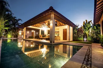 Seminyak, Great Value, 5 Bdr, Nouveau, près de la plage