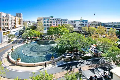 Image de L'Americana at Brand - Spacious Top Corner 2b / 2ba avec balcon privé!