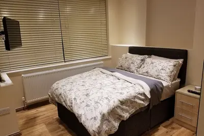 Image de Studio de luxe à Londres # 1 Orchid Apartment 1 minute from Underground Sleeps 3