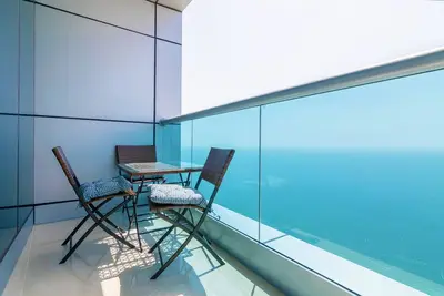 Image de Appartement de luxe sur la plage au dernier étage avec vue sur la mer