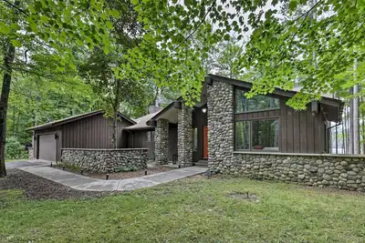 Image de Nouveau! Arbor Vitae Home w \/ Salle de jeux sur le lac Hungry!