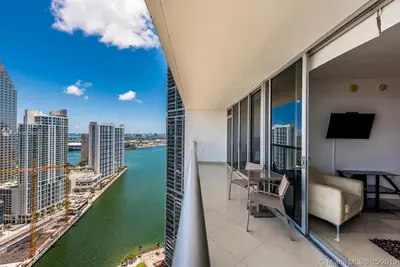Image de Spa de luxe 5 étoiles @ Icon Brickell and W Hotel - Vues sur la baie et l'océan