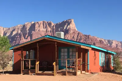 Image de Confortable maison avec une vue imprenable sur les falaises de Vermilion!