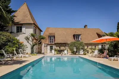 Image de Belle vieille maison en pierre avec piscine privée chauffée