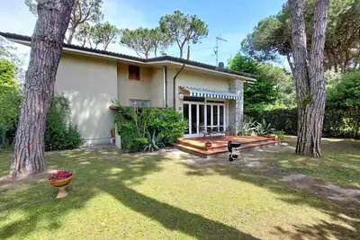 Image de Vacation Home à Marina Dei Ronchi avec 4 chambres à coucher, 7 couchages