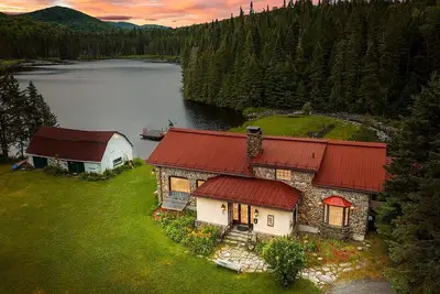 Image de Chalet Le Chateau avec House sur le lac