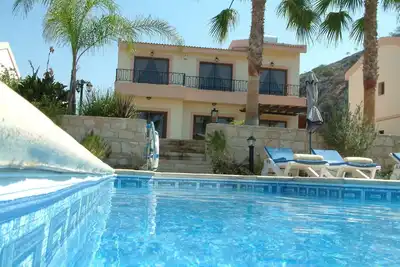 Image de Luxueuse villa de vacances privée au coeur de la baie de Pissouri. 2 min à pied de la plage