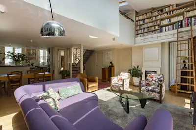 Image de Beau 4br avec balcon au 14ème à quelques minutes des Catacombes, par Veeve